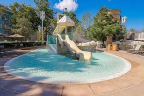 2 piscinas al aire libre, una piscina climatizada