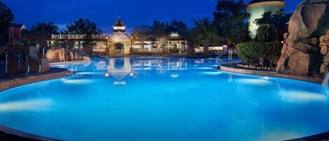 2 outdoor pools, a heated pool