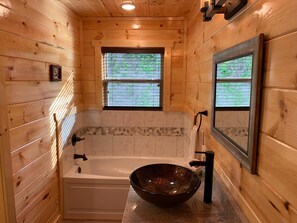 House, Multiple Beds (Beyond Views #3323) | Bathroom - Beyond Views #3323 (Sevierville)