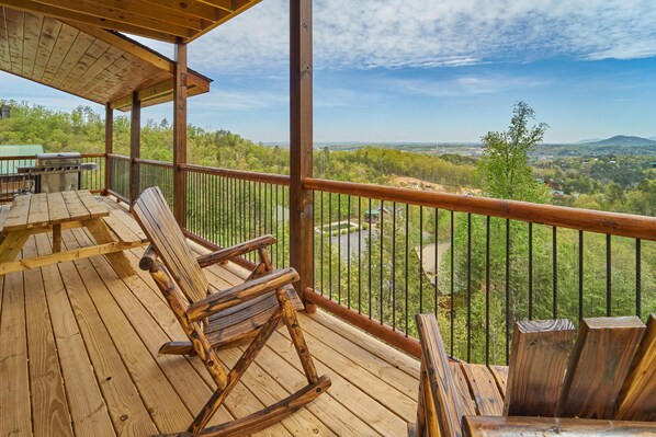 House, Multiple Beds (Beyond Views #3323) | Property grounds - Beyond Views #3323 (Sevierville)