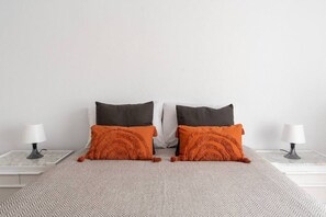 3 chambres, fer et planche à repasser, Wi-Fi, draps fournis