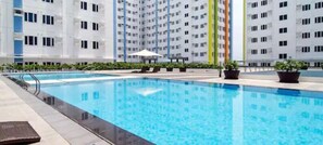 Pool - Mimi's Unit at MPlace with Wi-Fi, Netflix & Aircon (Quezon City)