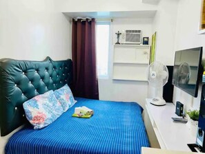 1 bedroom, WiFi - Mimi's Unit at MPlace with Wi-Fi, Netflix & Aircon (Quezon City)
