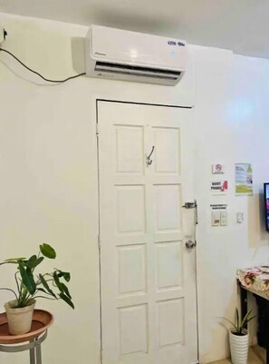 Interior - Super Fusion, 3units/5BR, Aircon/WiFi/Karaoke (Quezon City)