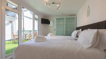 4 bedrooms, individually decorated, individually furnished, free WiFi