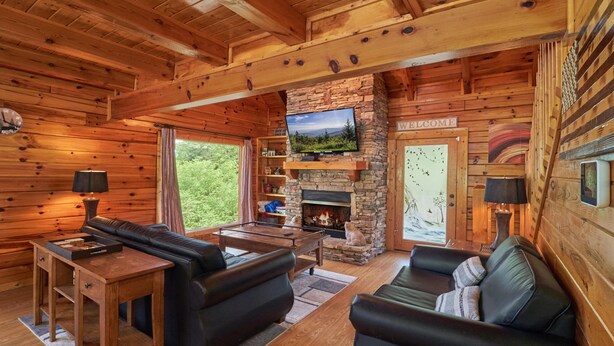 House, Multiple Beds (Beary Relaxing #202) | Living area - Beary Relaxing #202 (Pigeon Forge)