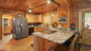 House, Multiple Beds (Beary Relaxing #202) | Private kitchen | Oven, toaster - Beary Relaxing #202 (Pigeon Forge)