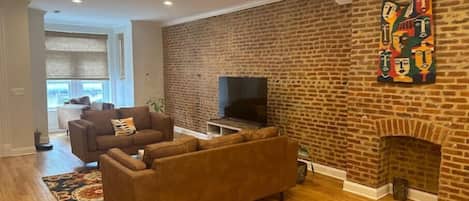 Smart TV, futbolito, libros