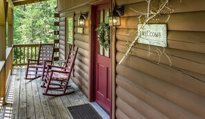 House, 1 Queen Bed with Sofa bed (Country Romance #1279) | Property grounds