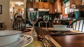 House, 1 Queen Bed with Sofa bed (Country Romance #1279) | Dining - Country Romance #1279 (Sevierville)