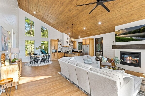 Smart-TV, Kamin, Tischfußball