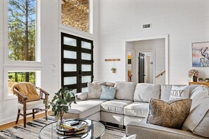 Smart-TV, Kamin, Tischfußball