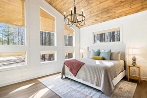 3 bedrooms, iron/ironing board, WiFi, bed sheets - Moonlight Crush Exciting Getaway Destination Fun for All Ages! (Broken Bow)