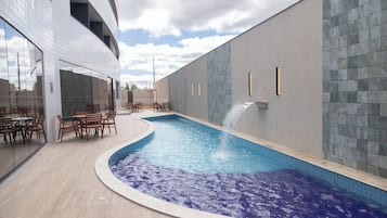 2 outdoor pools