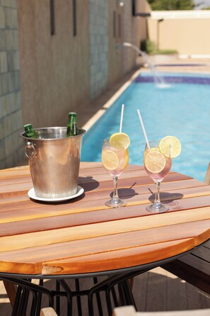 2 piscinas al aire libre