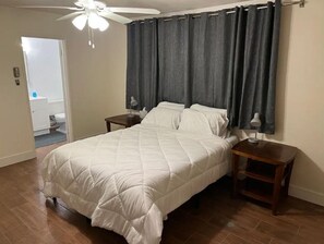 Room - Trona Oasis (Searles Valley)