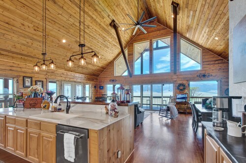 Magnificent Cabin views of Sangre De Cristo Mountain Range & Wet Mountain Valley