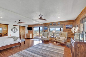 3 bedrooms, desk, iron/ironing board, WiFi