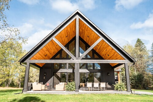 Crystal Mountain Retreat: Private Betsie Riverfront & Recreational Trail Access