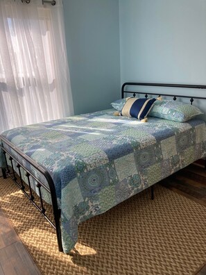 Room - Newly renovated home with water views in the heart of Bailey Island (Harpswell)