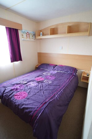 3 bedrooms, bed sheets