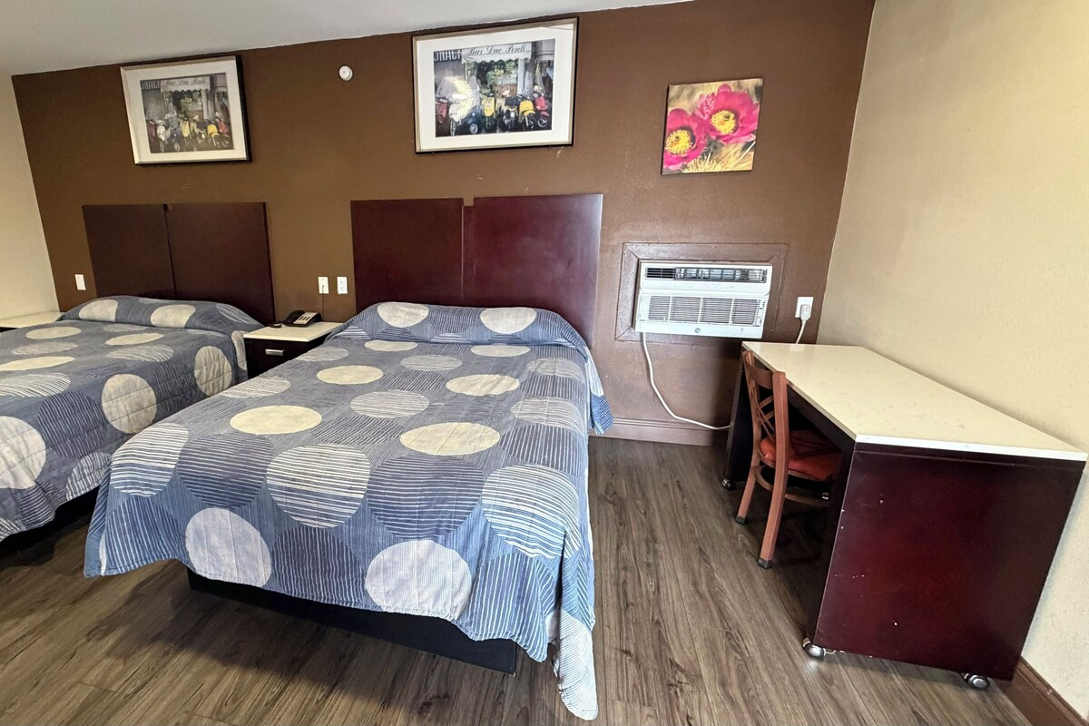 Zimmer, 1 King-Bett, Raucher | Schreibtisch, Bügeleisen/Bügelbrett, kostenloses WLAN, Bettwäsche