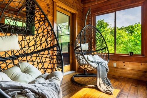 Secluded Cabin*5+ Acres*Theater+Game Rooms*Sauna