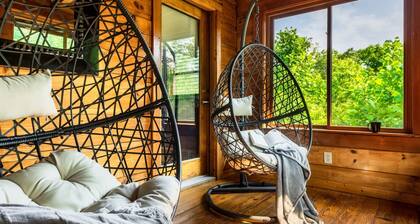 Secluded Cabin*5+ Acres*Theater+Game Rooms*Sauna