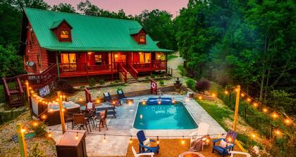 Theater+Game Rooms*Sauna*Cabin on 5 Private Acres