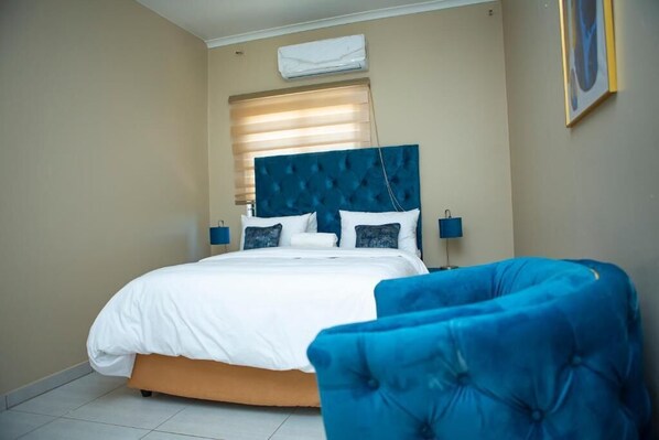 Deluxe Double Room, 1 Queen Bed | Frette Italian sheets, premium bedding, free WiFi, bed sheets - PLATINUM EAGLE GUEST HOUSE (Johannesburg South)