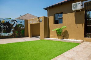 Interior entrance - PLATINUM EAGLE GUEST HOUSE (Johannesburg South)