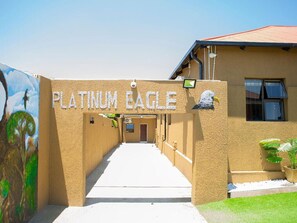 Front of property - PLATINUM EAGLE GUEST HOUSE (Johannesburg South)
