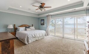 5 bedrooms, desk, iron/ironing board, free WiFi - Private Dock & LAKE access! Hottub! Play area! (Chapin)