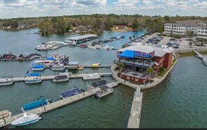 Marina - Private Dock & LAKE access! Hottub! Play area! (Chapin)