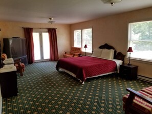 9 chambres, fer et planche à repasser, lit de bébé portatif