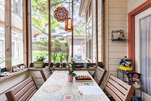 Dining - Homemade Banana Bread > NEW BED > Massage Chair > Screened Porch > 2 Min 2 Dwntn (Austin)