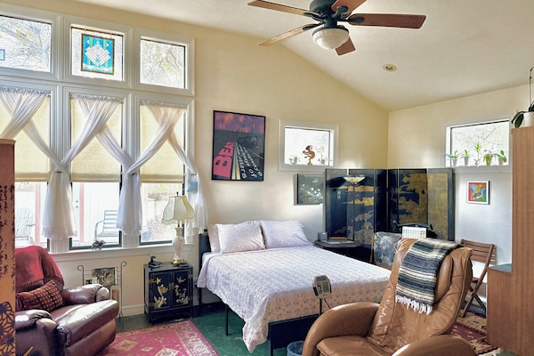 High ceilings, massage chair, full bathroom, screened porch, welcome basket.