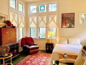 1 habitación, tabla de planchar con plancha, wifi gratis y ropa de cama 