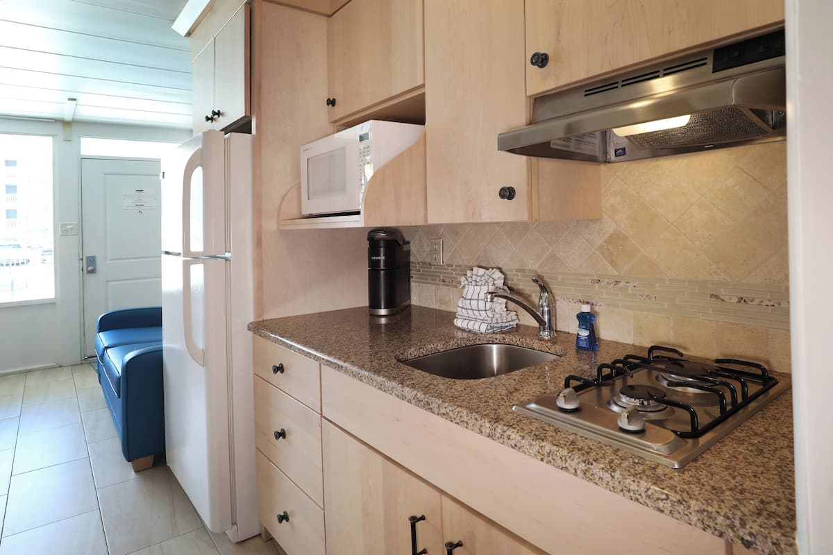 Double Room | In-room safe, iron/ironing board, free WiFi, bed sheets