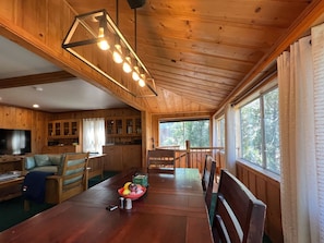 Smart TV, fireplace, books, stereo
