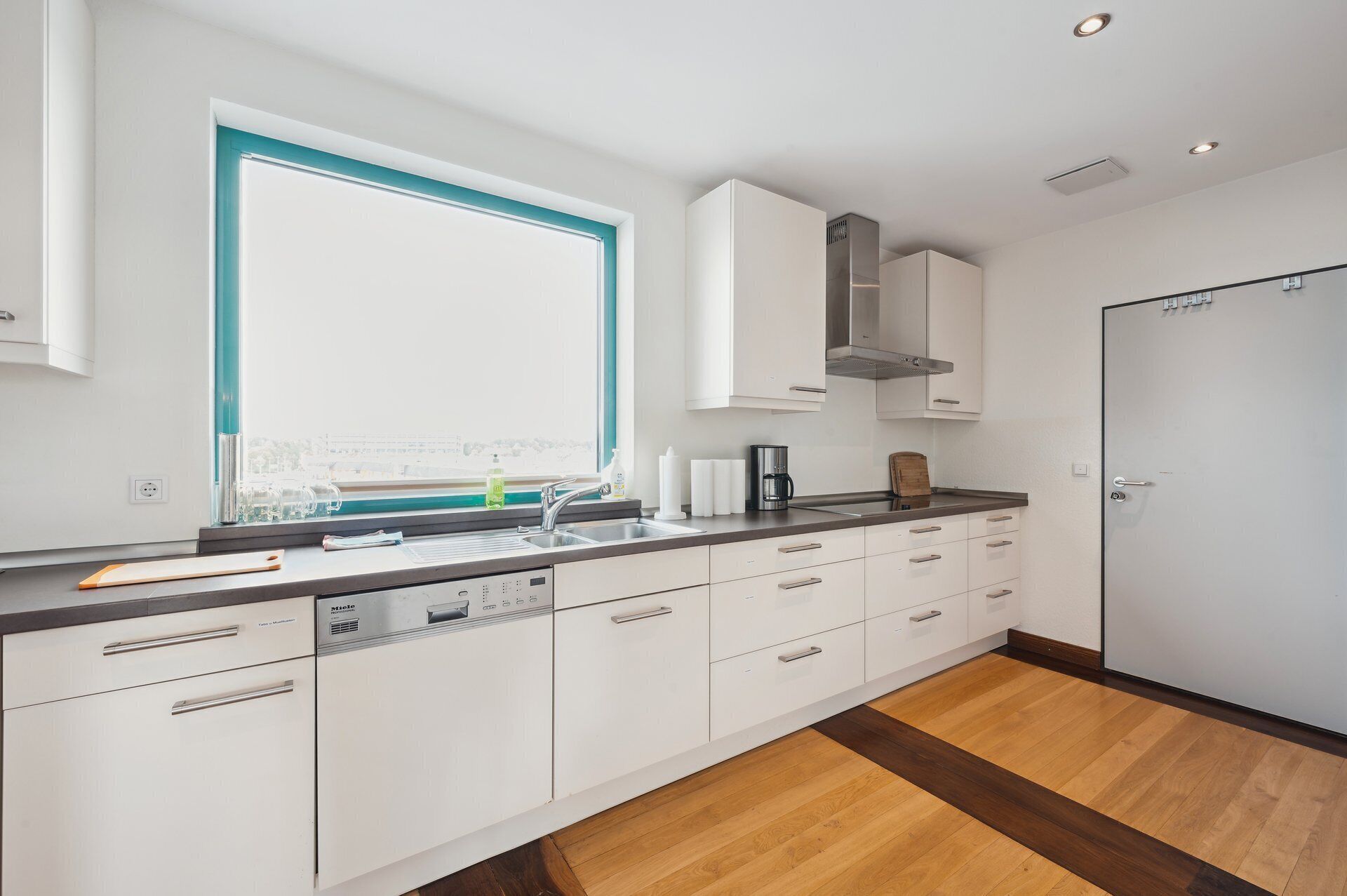 冰箱、微波炉、烤箱、炉灶