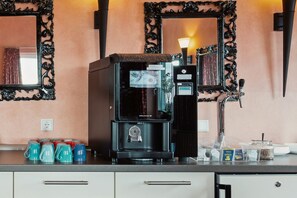 Coffee and/or coffee maker - 7o'Clock Hotel Hannover Messe Laatzen (Laatzen)