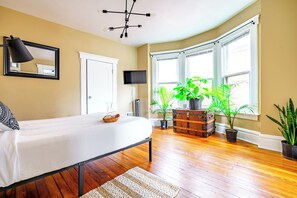 Jungle Book | 2 bedrooms, Egyptian cotton sheets, premium bedding, memory foam beds - The Parkside by Jungle House – Short North Boutique Suites (Columbus)