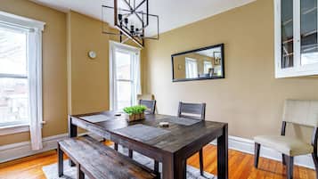 Design House | Private kitchen | Full-size fridge, microwave, oven, stovetop