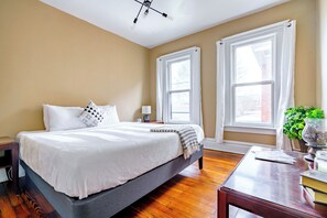 Jungle Book | 2 bedrooms, Egyptian cotton sheets, premium bedding, memory foam beds - The Parkside by Jungle House – Short North Boutique Suites (Columbus)
