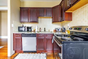 Jungle Book | Private kitchen | Full-size fridge, microwave, oven, stovetop - The Parkside by Jungle House – Short North Boutique Suites (Columbus)