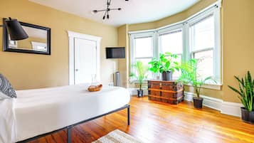 Design House | 2 bedrooms, Egyptian cotton sheets, premium bedding, memory foam beds