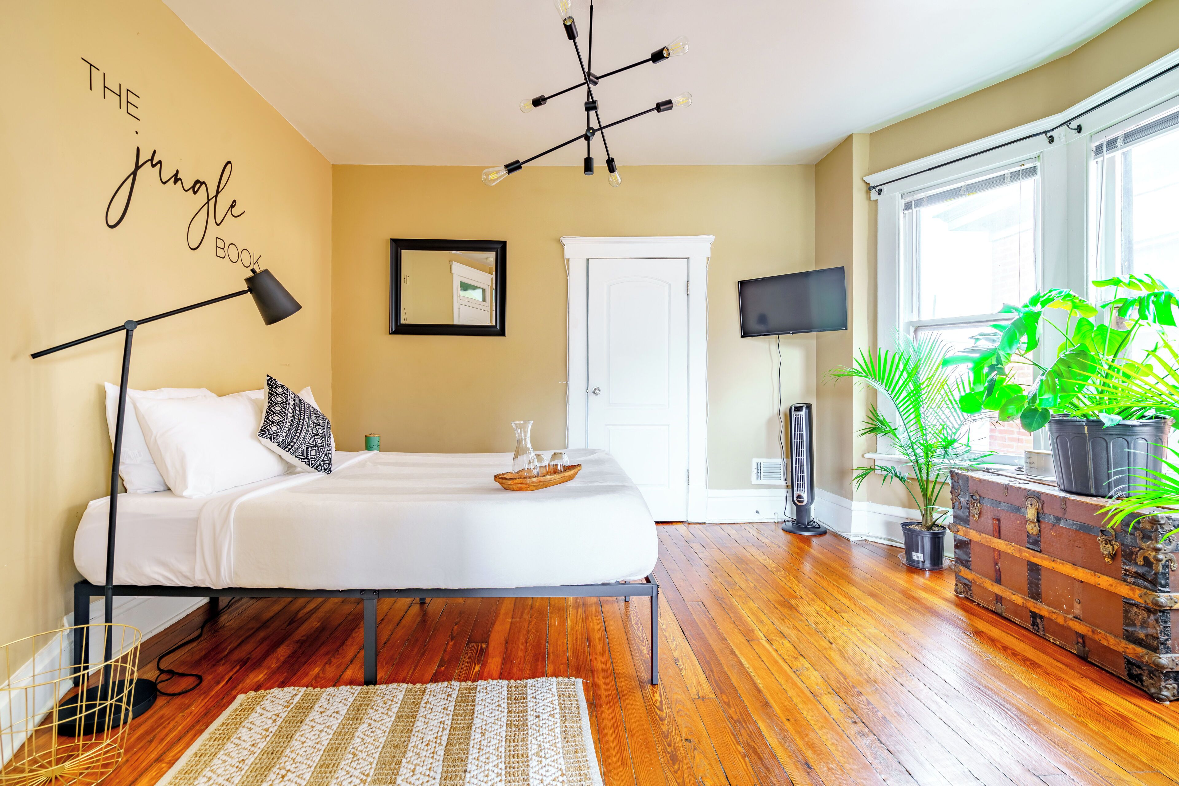 Design House | 2 bedrooms, Egyptian cotton sheets, premium bedding, memory-foam beds