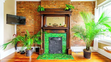 Design House | Living room | 32-inch Smart TV with digital channels, Netflix, Hulu