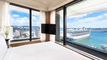 Suite, 1 habitación, con acceso al salón lounge del club, vista al puerto | Vista desde la habitación